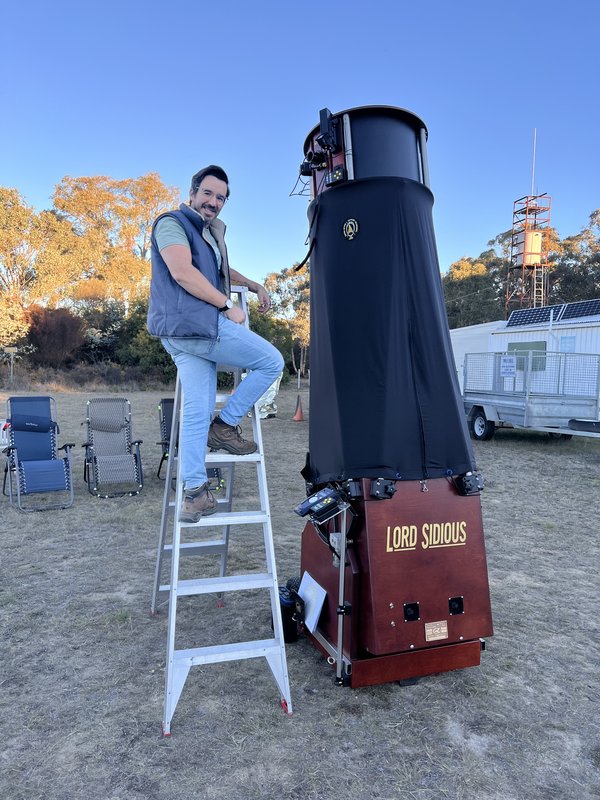 Alessandro Spina with the 22-inch Dobsonian at Wiruna